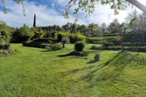 maison avec grande piscine dans un cadre magique
